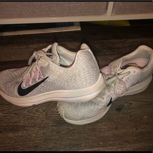 Gently used Nike Zoom Winflo- Size 8